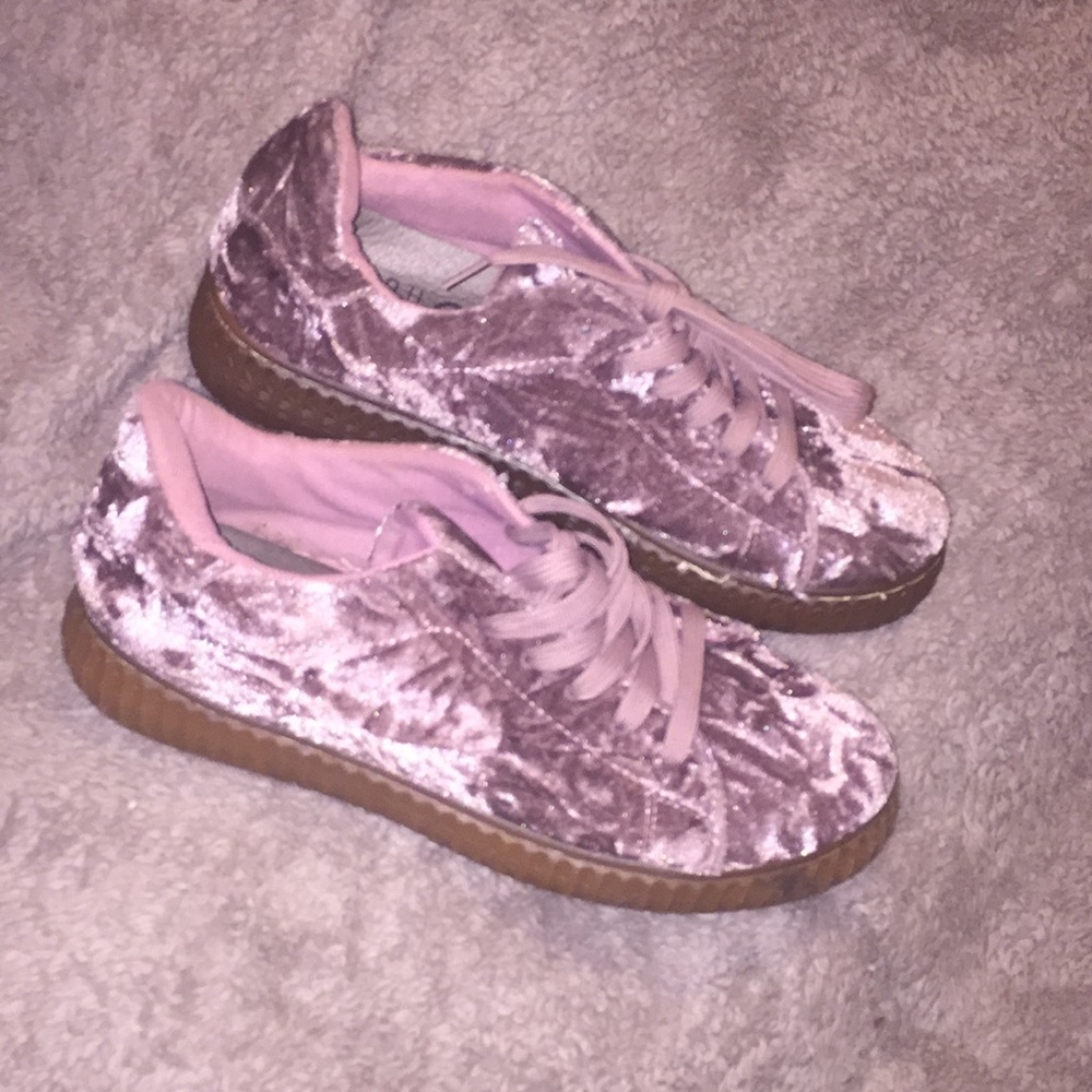 Bundle of blue&pinkvalour fenty puma inspired🤩